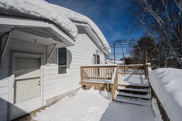 27 Queen ST, Sundridge, ON P0A 1Z0