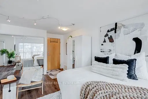 600 Queens Quay N/A W #819, Toronto C01, ON M5V 3M3