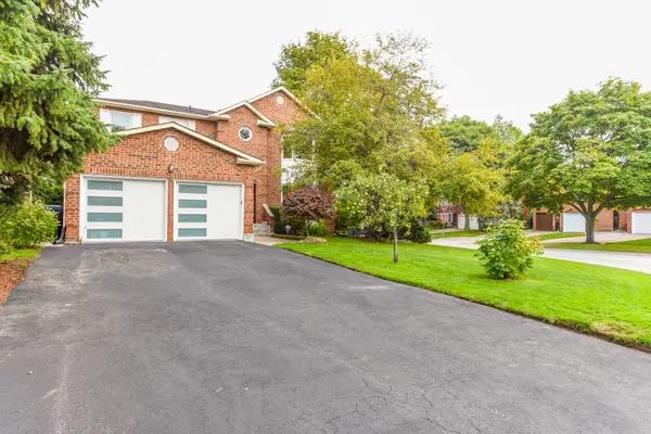 4 Robaldon RD, Toronto W08, ON M9A 5A7