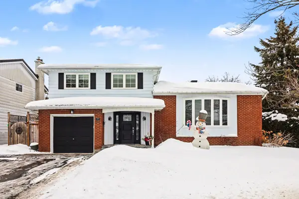 51 Westpark DR, Blackburn Hamlet, ON K1B 3G4