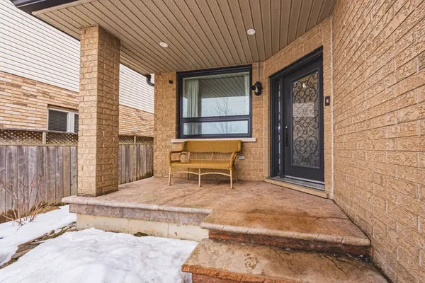 6 SECOND RD W, Hamilton, ON L8J 2R8