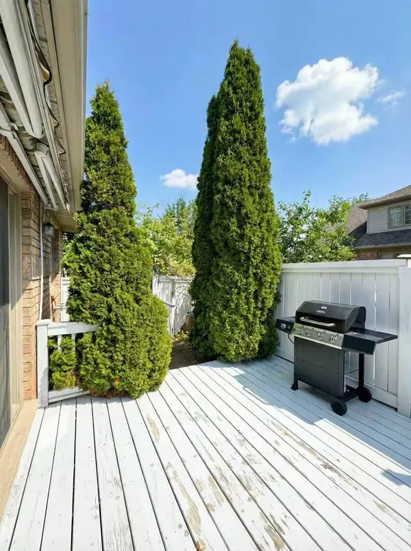 32 Red Haven DR, Grimsby, ON L3M 5J7