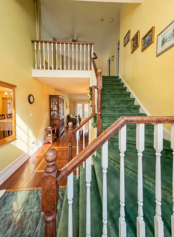 32 Red Haven DR, Grimsby, ON L3M 5J7