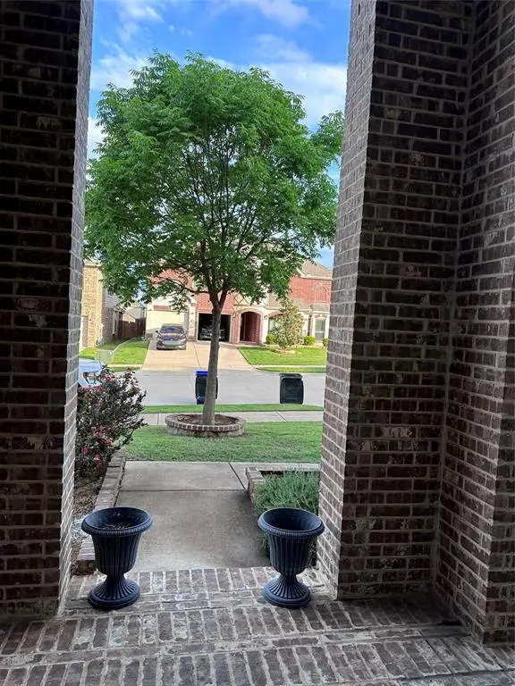 912 Foxtail Drive, Mansfield, TX 76063