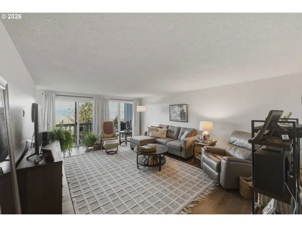 290 N 3RD CT #4, Coos Bay, OR 97420