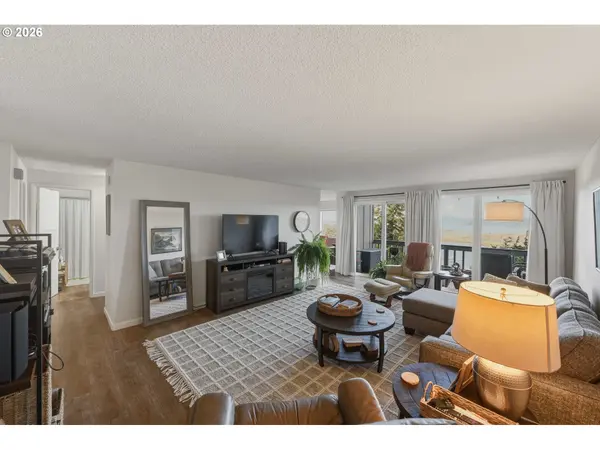 290 N 3RD CT #4, Coos Bay, OR 97420