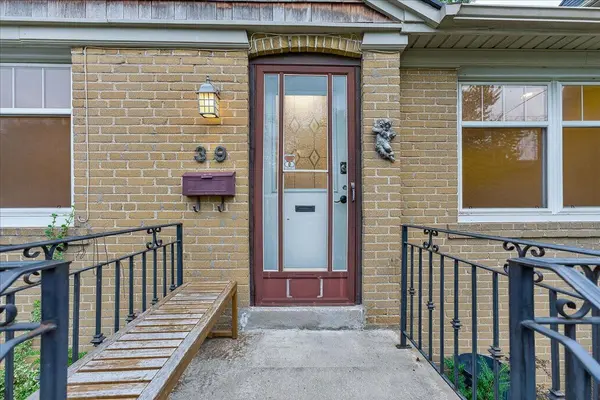 39 Reiner RD #Upper, Toronto C06, ON M3H 2L3