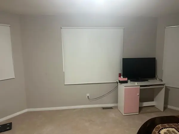 1215 Wadebridge CRES N #Upper, Oshawa, ON L1K 2V5