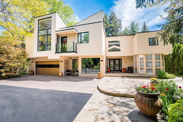 1 Friars LN, Toronto W08, ON M9A 1T6