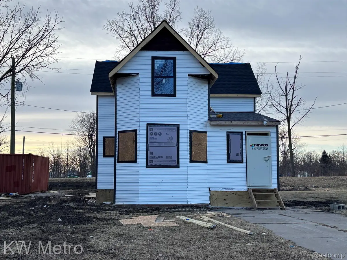 8864 Charlevoix ST, Detroit, MI 48214