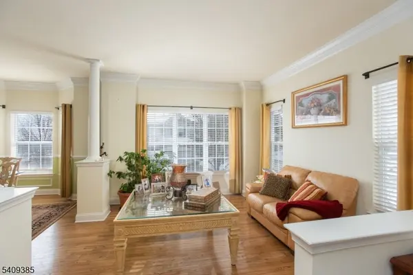 112 Wallace Ct, Green Brook Twp., NJ 08812