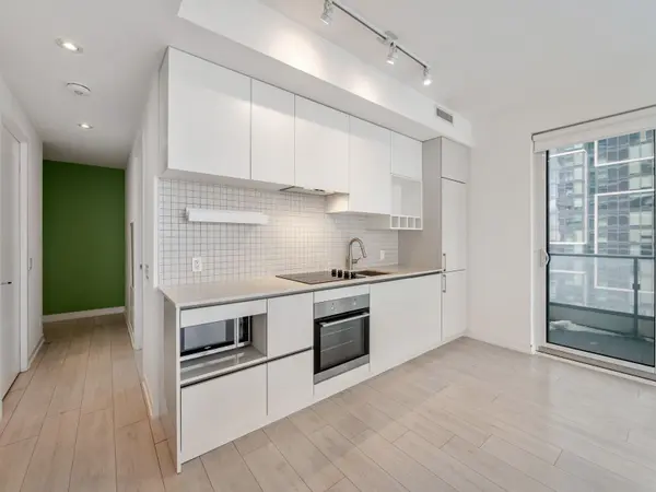 950 Portage Pkwy #2606, Vaughan, ON L4K 0J7