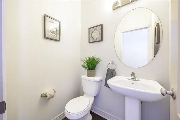 27 Radial DR, Aurora, ON L4G 0Z8