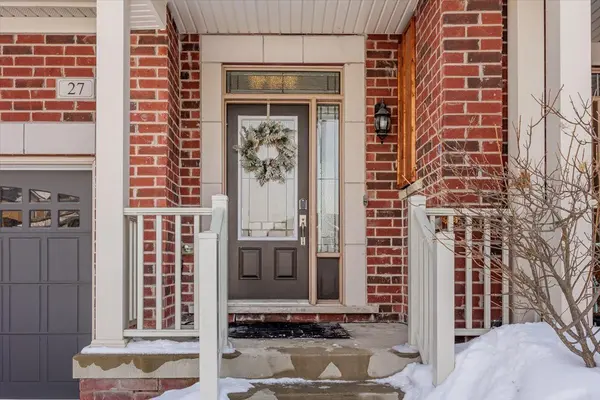 27 Radial DR, Aurora, ON L4G 0Z8