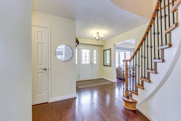 2223 Vista DR, Burlington, ON L7M 3N5