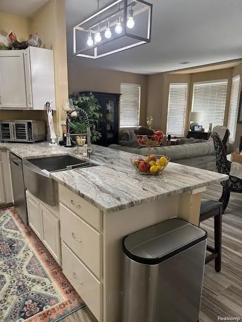 47544 Pembroke DR, Canton Charter Township, MI 48188