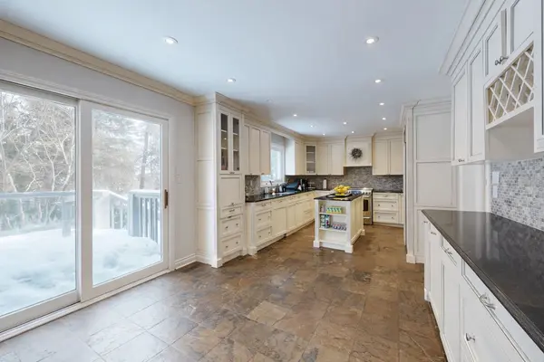 67 Rose Green DR, Vaughan, ON L4J 4R5