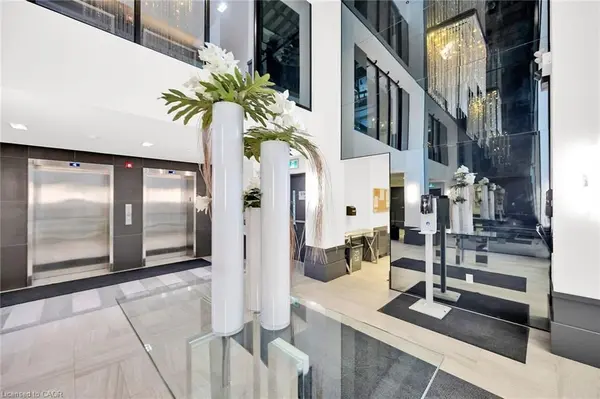 10 Concord PL #110, Grimsby, ON L3M 0G6