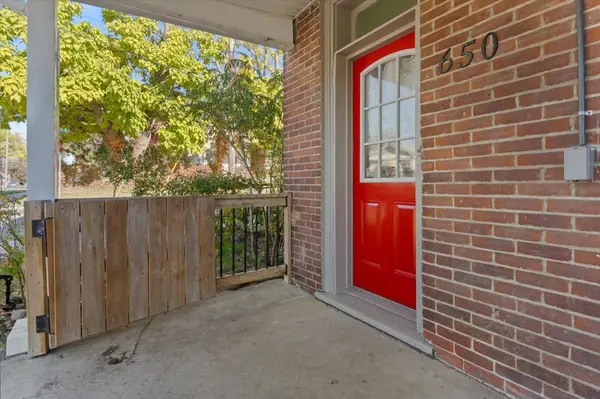 650 Armour RD, Peterborough, ON K9H 1Z4