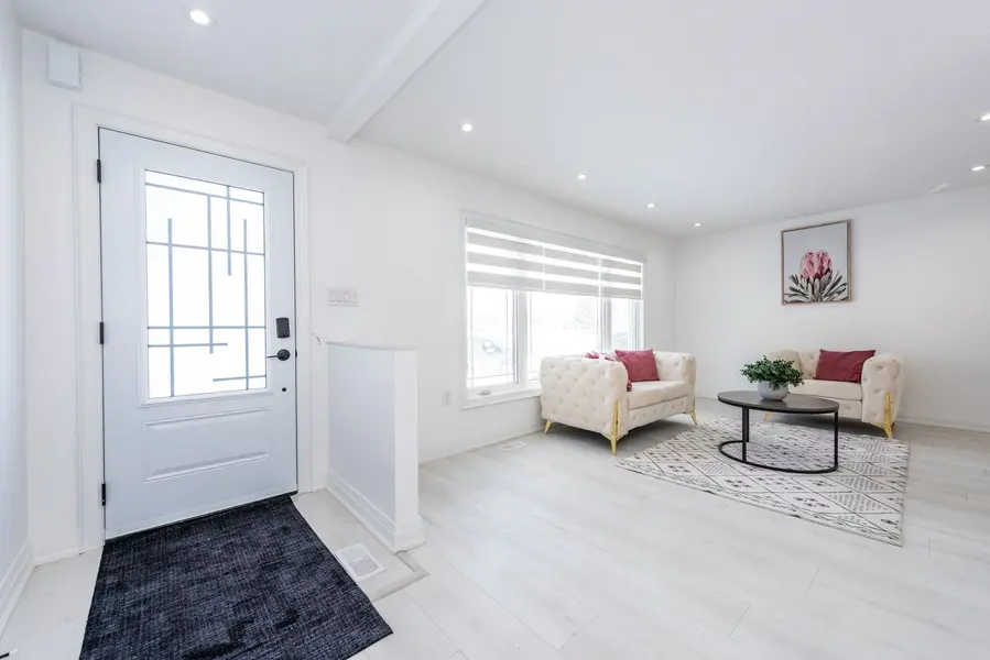 105 Avondale BLVD, Brampton, ON L6T 1H5