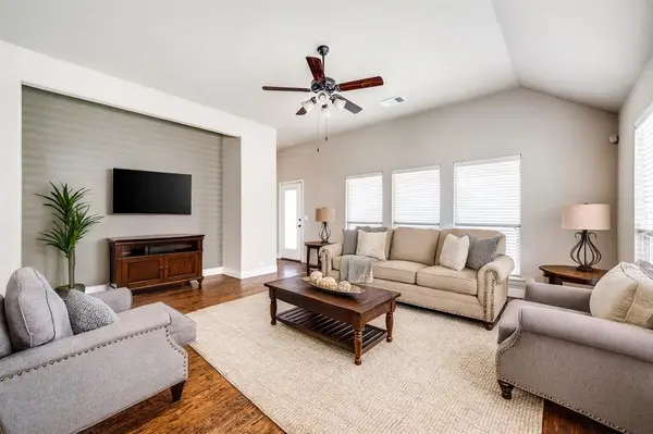 817 Lighthouse Lane, Savannah, TX 76227