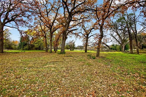 141 Roberts Cut Off Road, Fort Worth, TX 76114