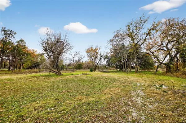 141 Roberts Cut Off Road, Fort Worth, TX 76114