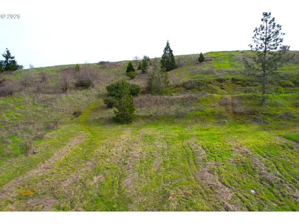 195 NE SANDY TER, Myrtle Creek, OR 97457