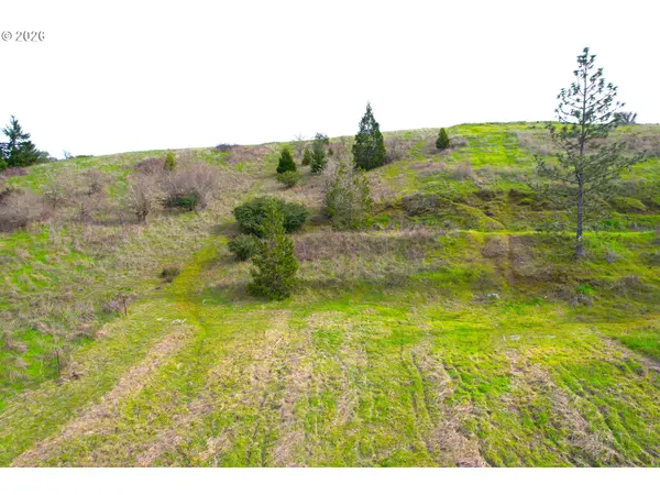 195 NE SANDY TER, Myrtle Creek, OR 97457