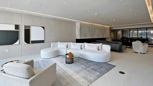 50 Upper Mall WAY #B-325, Vaughan, ON L4J 4P8