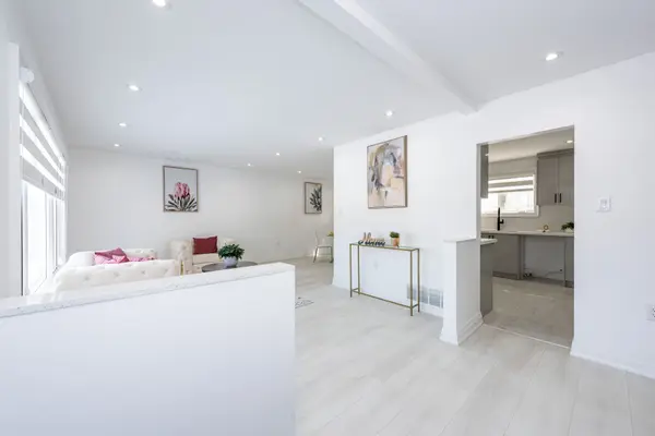 105 Avondale BLVD, Brampton, ON L6T 1H5