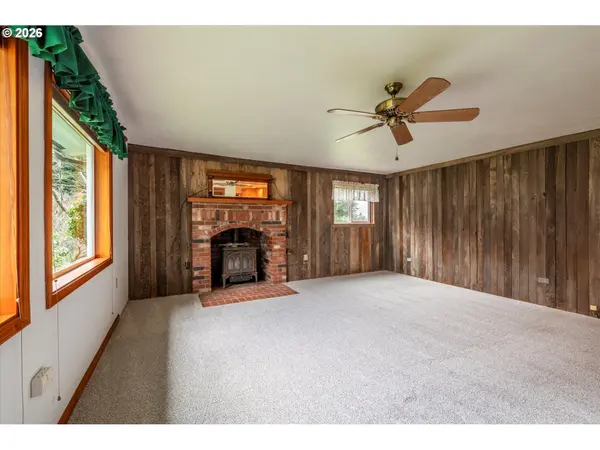 1630 UNDERWOOD AVE, Coos Bay, OR 97420