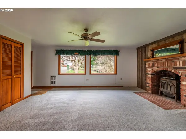 1630 UNDERWOOD AVE, Coos Bay, OR 97420