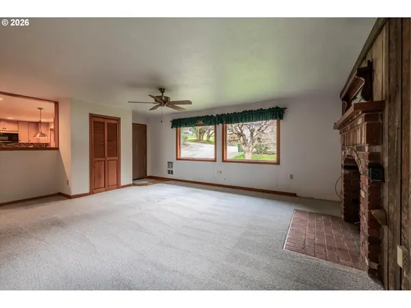 1630 UNDERWOOD AVE, Coos Bay, OR 97420