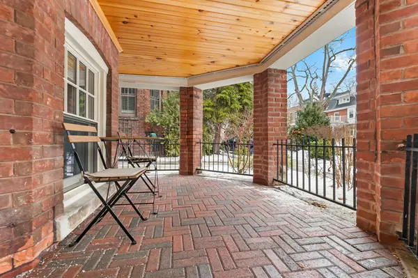 68 Kendal AVE #2, Toronto C02, ON M5R 1L9