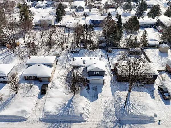 26 Maypark DR, Bracebridge, ON P1L 1C3