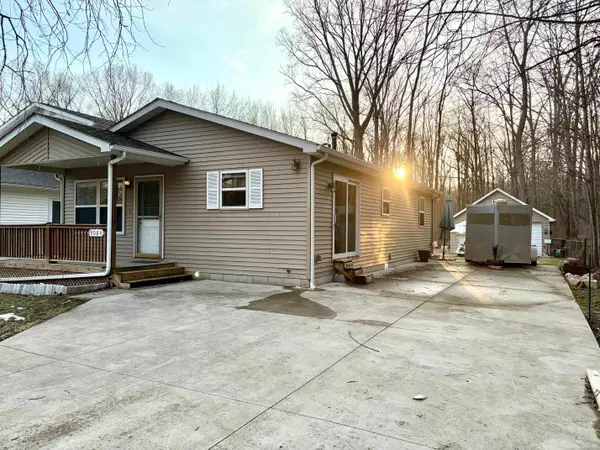 9084 Island DR, Clay Twp, MI 48001