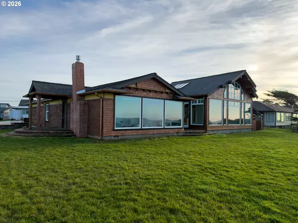 Bandon, OR 97411,880 OCEAN DR SW