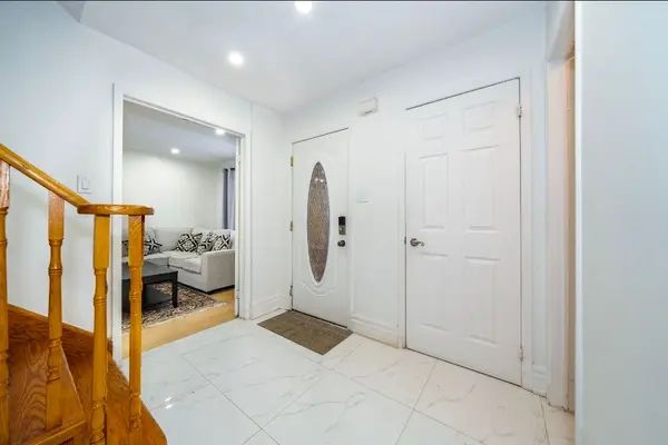 17 Dakin DR, Ajax, ON L1T 2R8