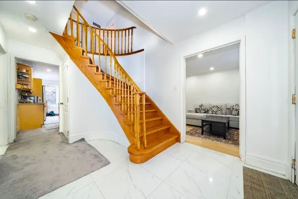 17 Dakin DR, Ajax, ON L1T 2R8