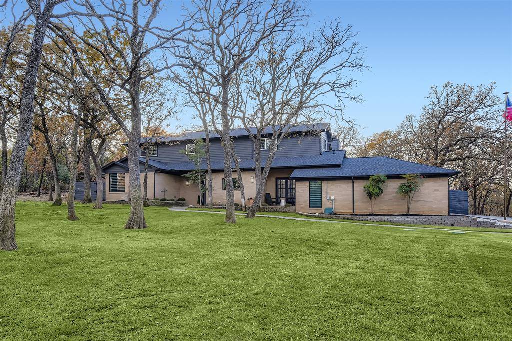 900 Pioneer Circle E, Argyle, TX 76226