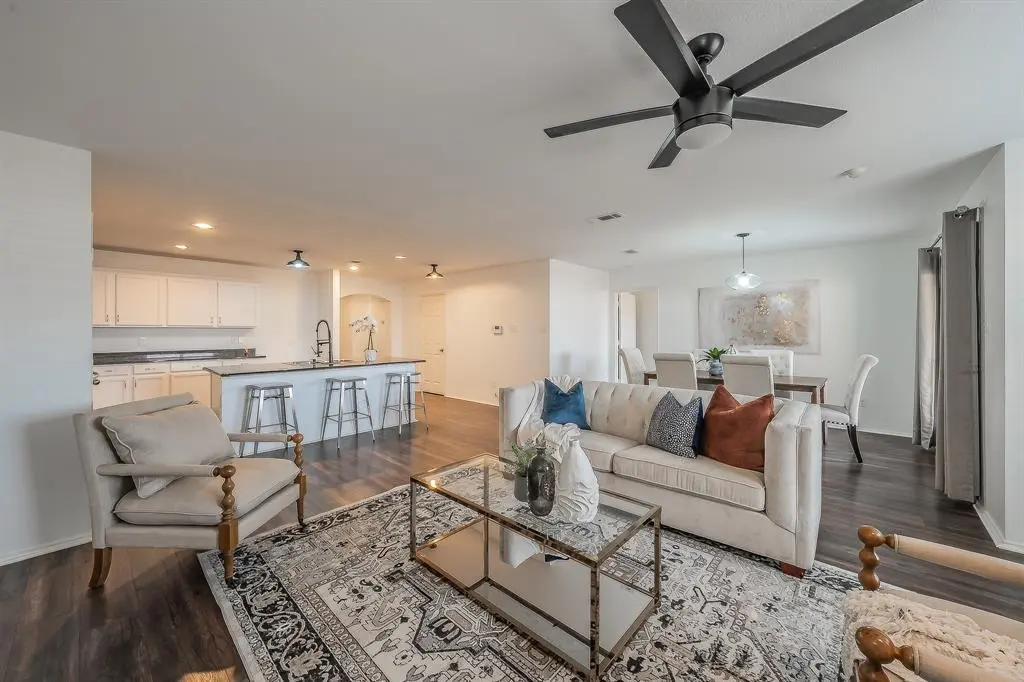 10541 Rising Knoll Lane, Fort Worth, TX 76131