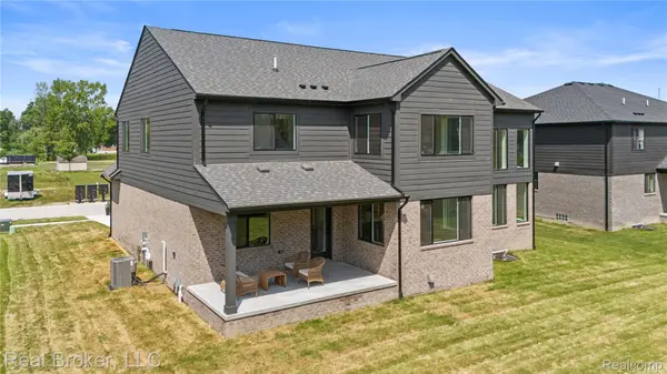 35704 Addison DR, New Baltimore, MI 48047