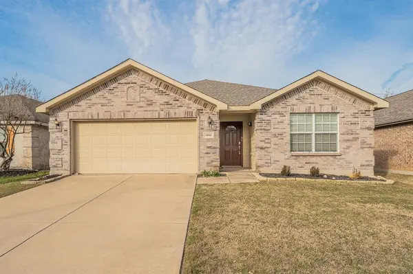 10541 Rising Knoll Lane, Fort Worth, TX 76131