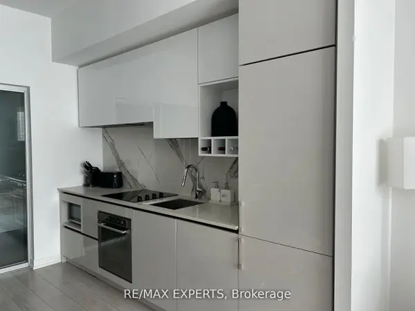 9 Buttermill AVE W #Th05, Vaughan, ON L4K 0M5