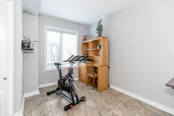 75 Aishford RD #Bsmt, Bradford West Gwillimbury, ON L3Z 3H9