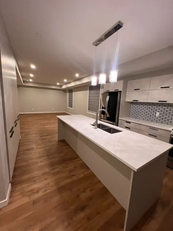 1371 Maxime ST #A, Cyrville - Carson Grove - Pineview, ON K1B 3L2