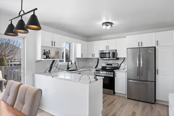 120 Pierella DR, Lakeshore, ON N8L 0Z4