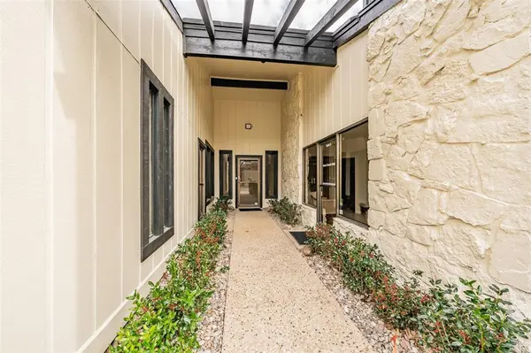 1009 W Mitchell Street, Arlington, TX 76013