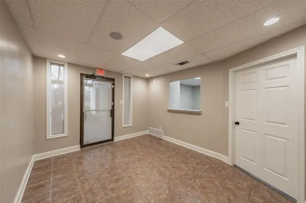 1009 W Mitchell Street, Arlington, TX 76013